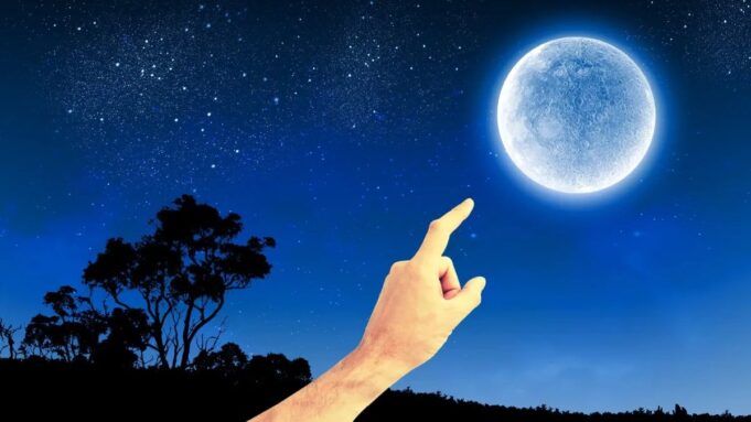 il-dito-e-la-luna